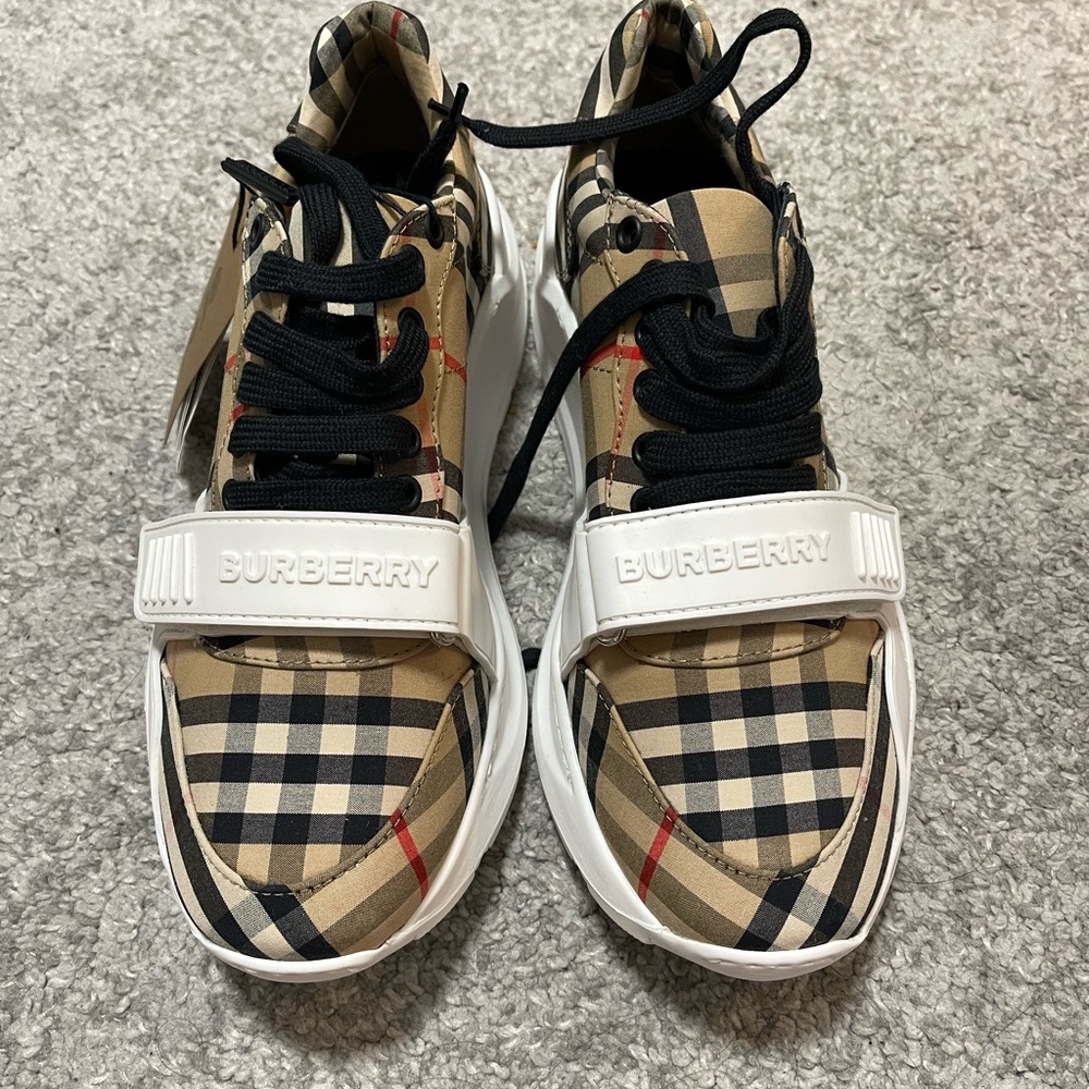 Burberry Men Sneaker - 100% New